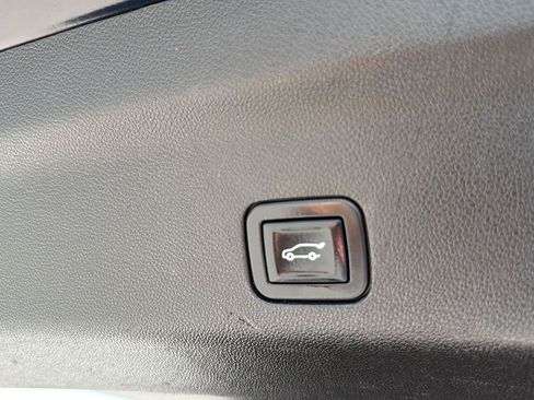 Used 2023 Cadillac Escalade ESV Premium Luxury AWD/4WD image 34
