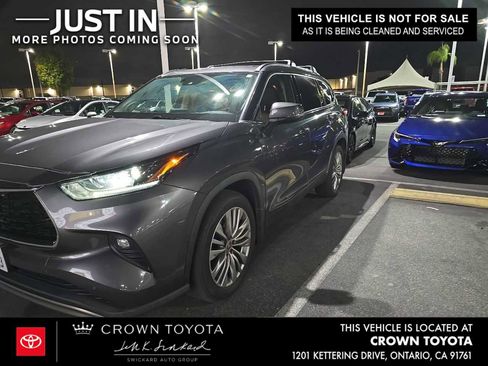 Used 2022 Toyota Highlander Platinum image 1