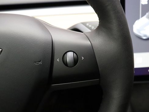 Used 2021 Tesla Model Y Long Range image 52