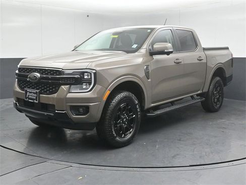 Used 2025 Ford Ranger Lariat w/ Black Appearance Package image 3