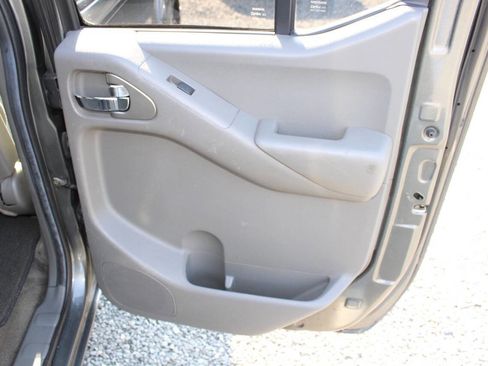 Used 2005 Nissan Frontier SE w/ (P01) Power Pkg AWD/4WD image 23