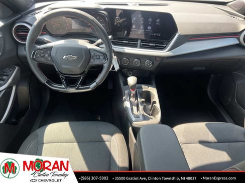 Used 2025 Chevrolet Trax RS w/ Driver Confidence Package FWD image 14
