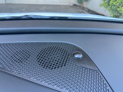 Used 2025 Hyundai Elantra Limited image 18