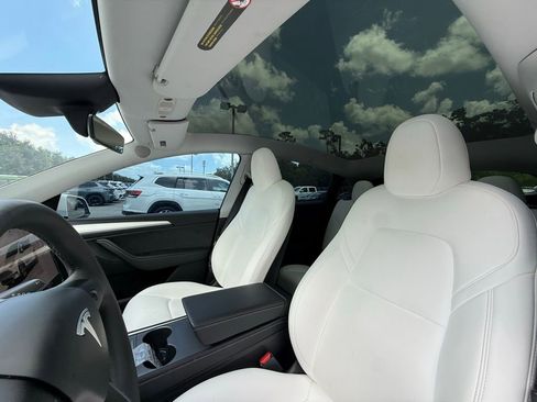 Used 2024 Tesla Model Y Long Range AWD/4WD image 21