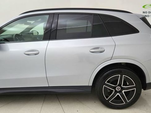 Used 2025 Mercedes-Benz GLC 300 4MATIC image 4