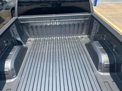 Used 2020 Chevrolet Silverado 1500 Custom w/ Custom Value Package AWD/4WD image 3