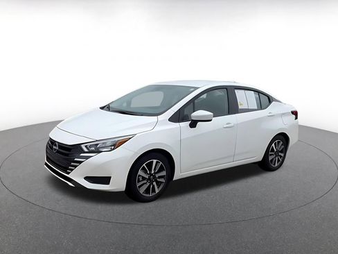 Used 2025 Nissan Versa SV FWD image 8