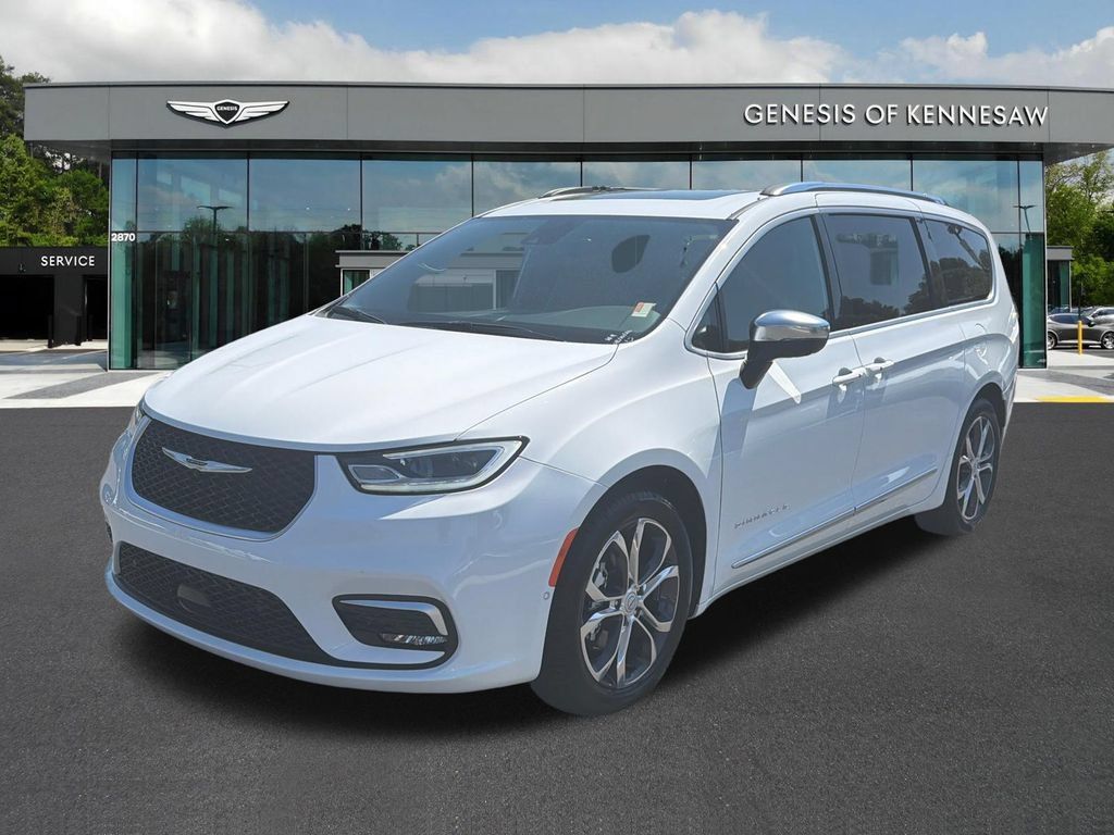 Used 2026 Chrysler Pacifica Pinnacle FWD image 3