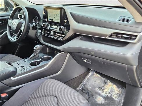 Used 2023 Toyota Highlander LE image 23
