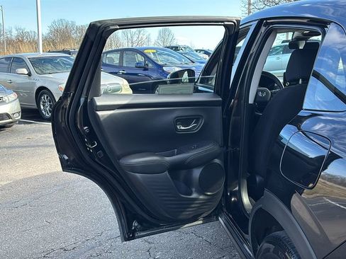 Used 2023 Honda HR-V LX image 28