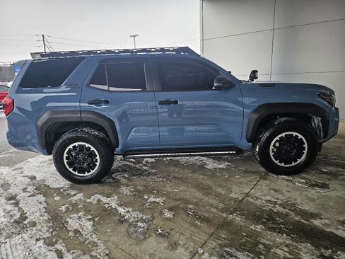 Used 2025 Toyota 4Runner TRD Off-Road Premium image 7
