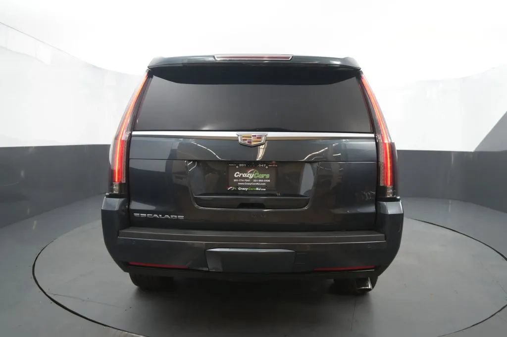 Used 2019 Cadillac Escalade Premium Luxury w/ LPO, Radiant Package AWD/4WD image 4