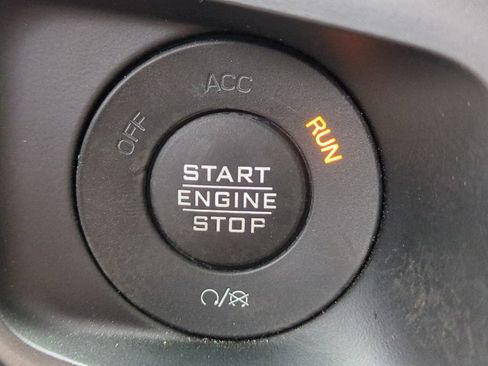 Used 2025 Jeep Wrangler Unlimited Sahara AWD/4WD image 30