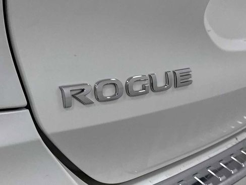 Used 2017 Nissan Rogue S image 27