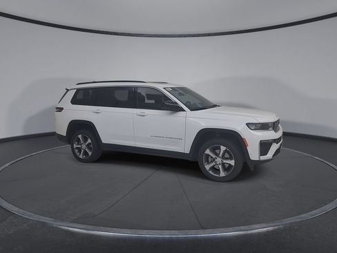 New 2026 Jeep Grand Cherokee L Limited w/ Luxury Tech Group II AWD/4WD image 2