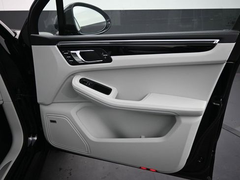 New 2025 Porsche Macan S image 11