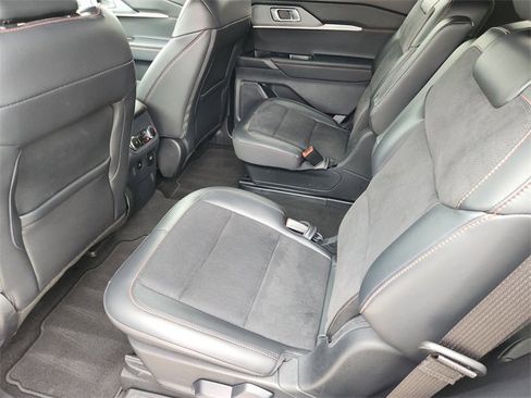 Used 2025 Ford Explorer ST RWD image 31