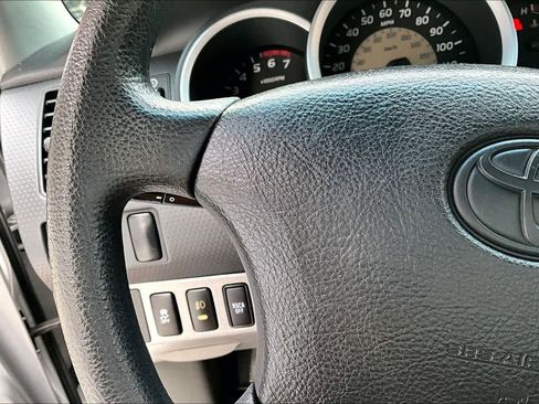 Used 2010 Toyota Tacoma PreRunner image 11