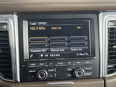 Used 2016 Porsche Macan Turbo AWD/4WD image 15