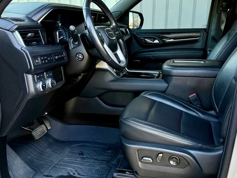 Used 2021 GMC Yukon Denali image 6