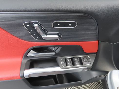 Certified 2022 Mercedes-Benz GLB 250 image 23