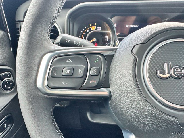 Used 2025 Jeep Wrangler Unlimited Sahara AWD/4WD image 14