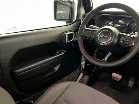 Used 2024 Jeep Wrangler Unlimited Rubicon w/ Technology Group AWD/4WD image 11