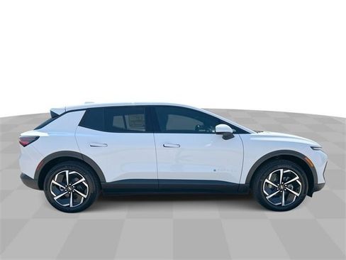 New 2025 Chevrolet Equinox EV LT image 9