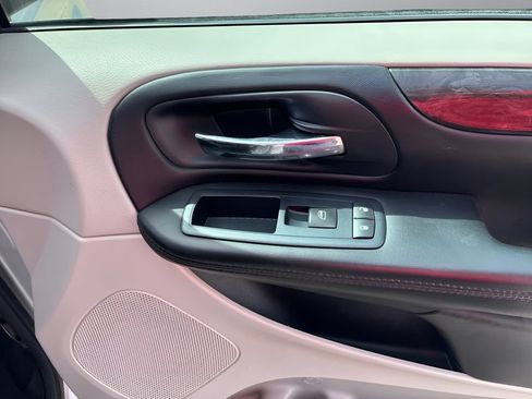Used 2012 Dodge Grand Caravan SXT FWD image 10