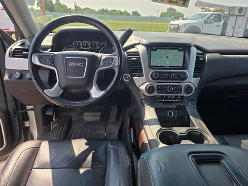 Used 2018 GMC Yukon XL SLT w/ Open Road Package AWD/4WD image 12