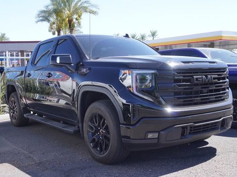 Used 2025 GMC Sierra 1500 Elevation w/ Elevation Premium Package AWD/4WD image 3