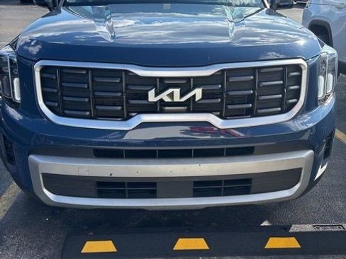 Used 2023 Kia Telluride S w/ S Sunroof Package image 2