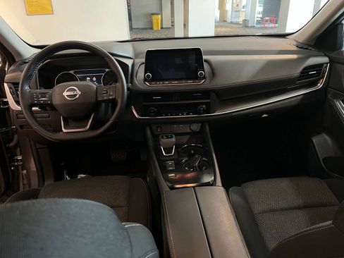 Used 2025 Nissan Rogue SV FWD image 34