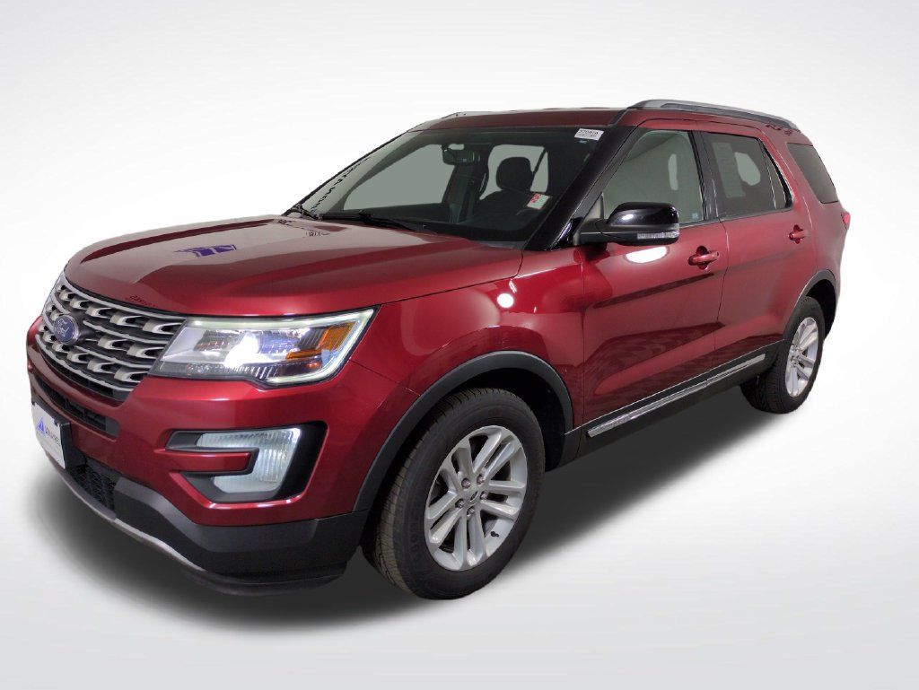 Used 2017 Ford Explorer XLT w/ Equipment Group 201A FWD image 1
