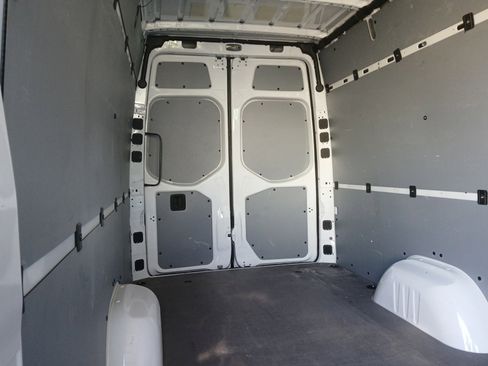 Used 2024 Mercedes-Benz Sprinter 2500 image 18