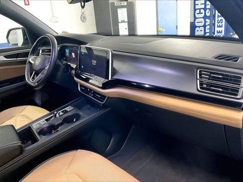 Used 2024 Volkswagen Atlas Cross Sport SE AWD/4WD image 14