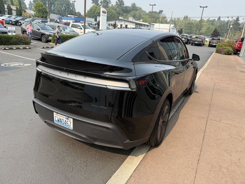 Used 2026 Tesla Model Y Long Range AWD/4WD image 5
