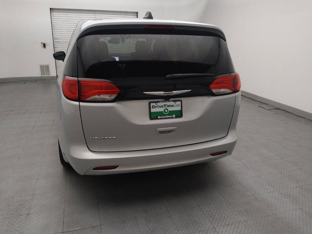Used 2023 Chrysler Voyager LX FWD image 6