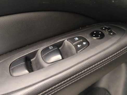 Used 2020 Nissan Pathfinder S FWD image 27
