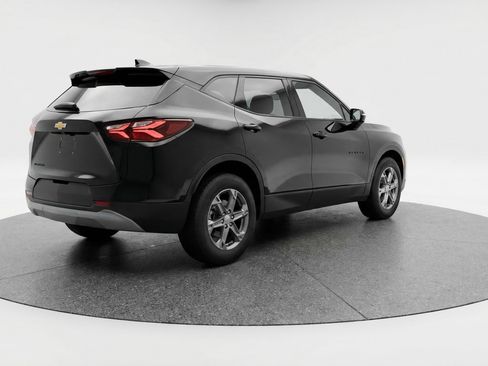 Used 2025 Chevrolet Blazer LT image 9