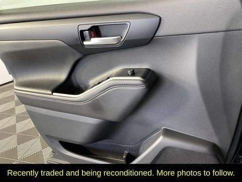 Used 2021 Toyota Highlander XSE AWD/4WD image 25