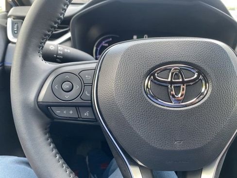 Used 2025 Toyota RAV4 XSE AWD/4WD image 25