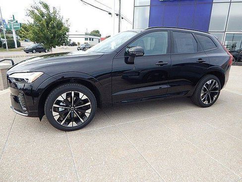 New 2026 Volvo XC60 B5 Plus w/ Protection Package Premier AWD/4WD image 11