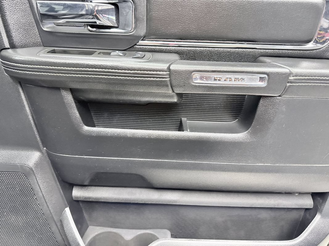 Used 2015 RAM 2500 Laramie w/ Black Appearance Group AWD/4WD image 16