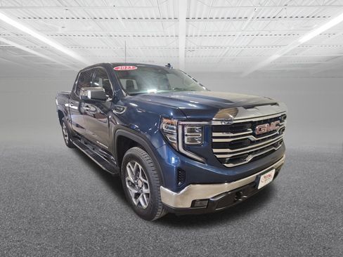Used 2023 GMC Sierra 1500 SLT w/ SLT Premium Package image 4