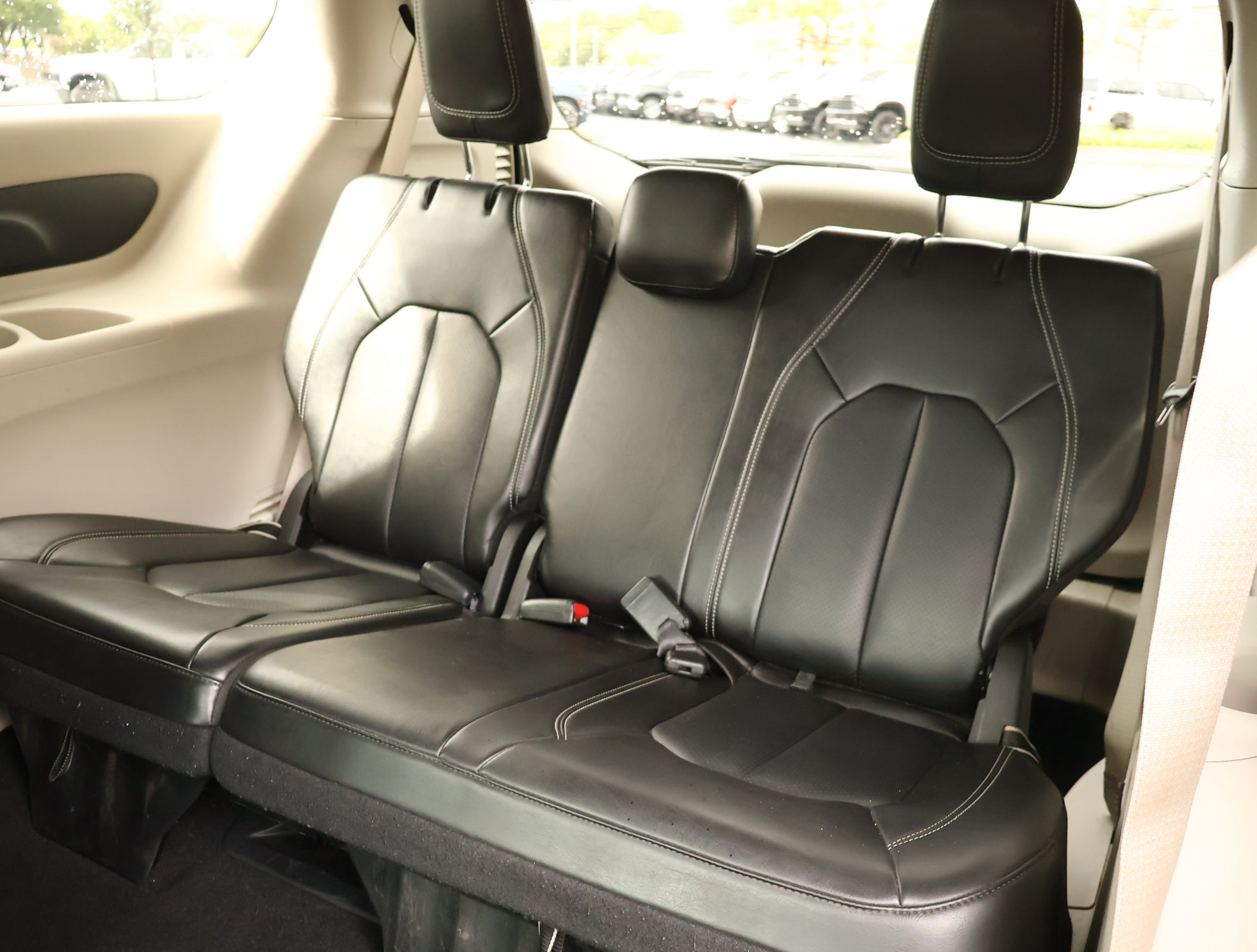 Used 2024 Chrysler Pacifica Touring-L FWD image 25