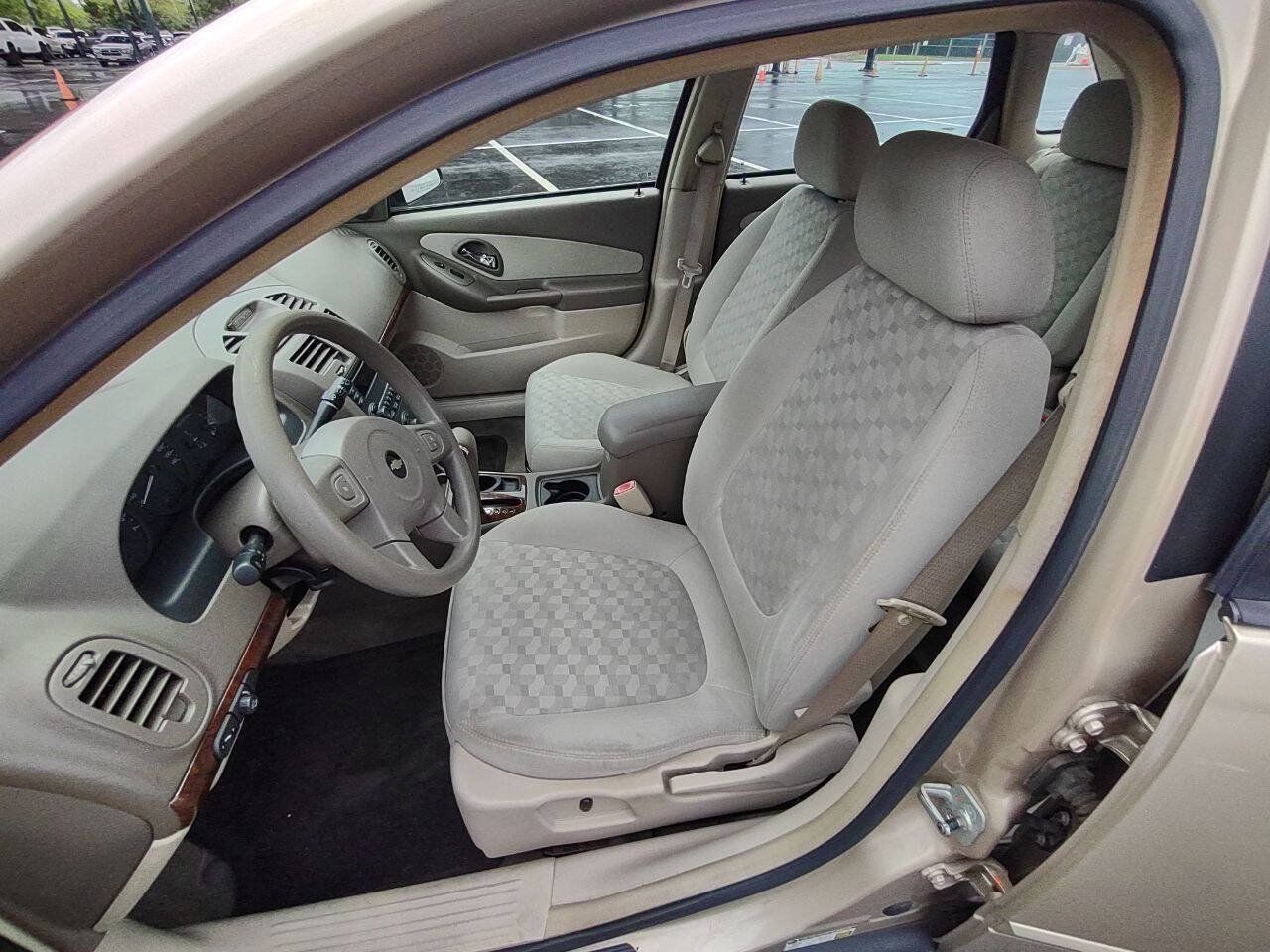 Used 2005 Chevrolet Malibu LS FWD image 11