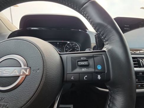 Used 2024 Nissan Pathfinder SL w/ SL Premium Package FWD image 12