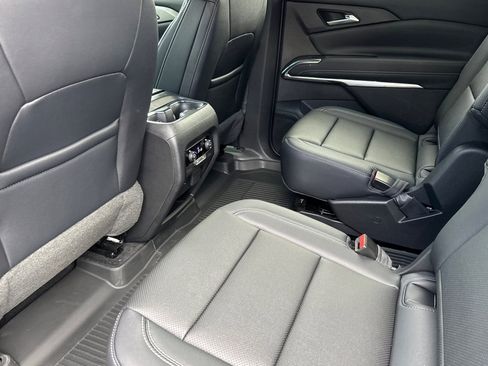 New 2026 Chevrolet Traverse LT w/ Driver Confidence Package AWD/4WD image 11