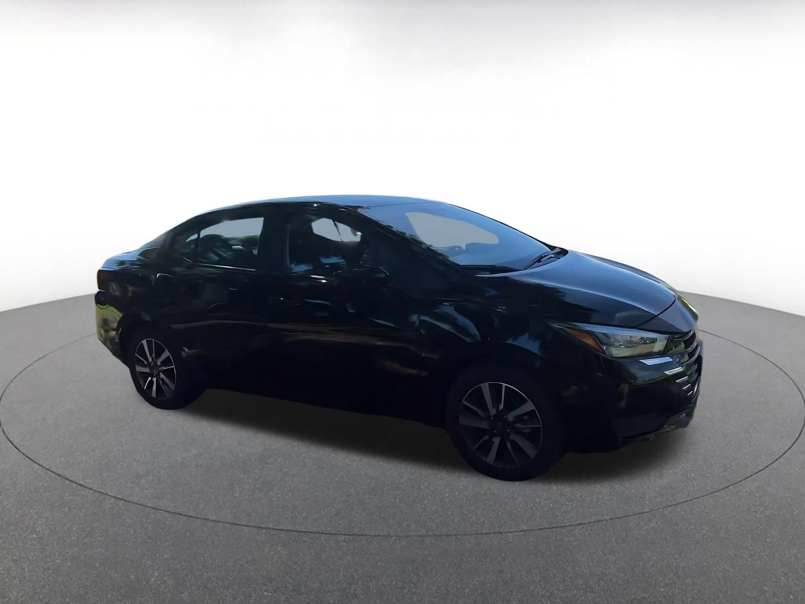 Used 2025 Nissan Versa SV FWD image 2